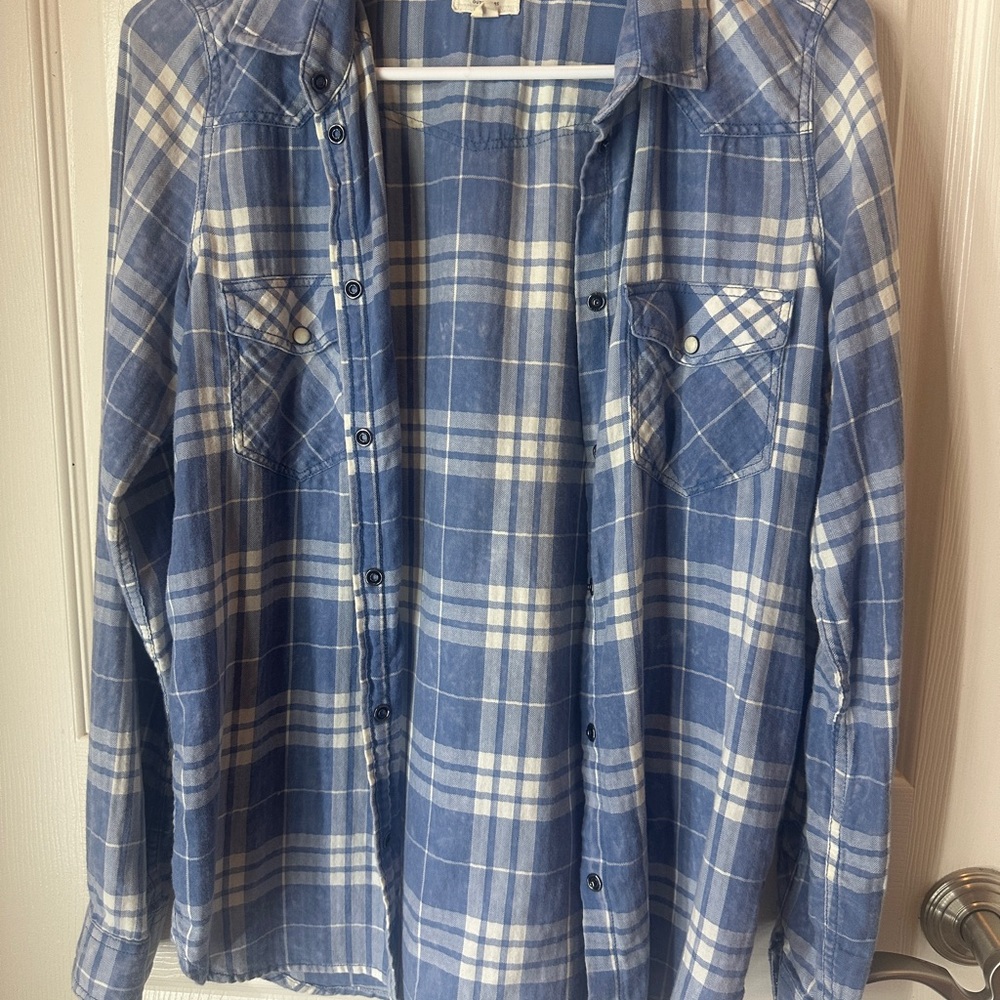 American Eagle Outfitters Blue and Cream Checkered Shirt